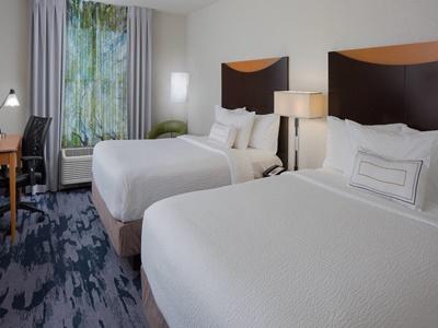 Hotel Fairfield & By Marriott Orlando 3*